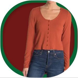 ⭐️ 3 for $30 Scoop Neck Button Front Top in Amber